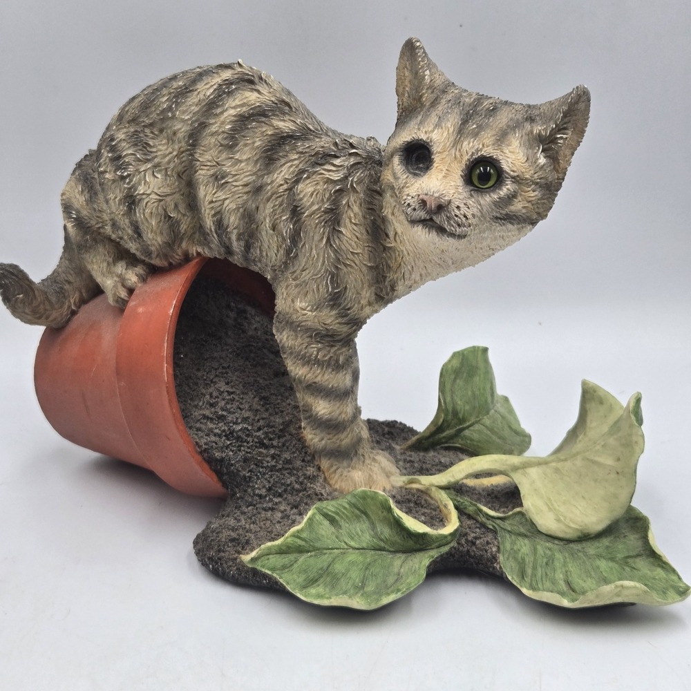 XL VTG United Design Tabby Cat & Planter Statue CC547 Oops Classic Critter 12x8"